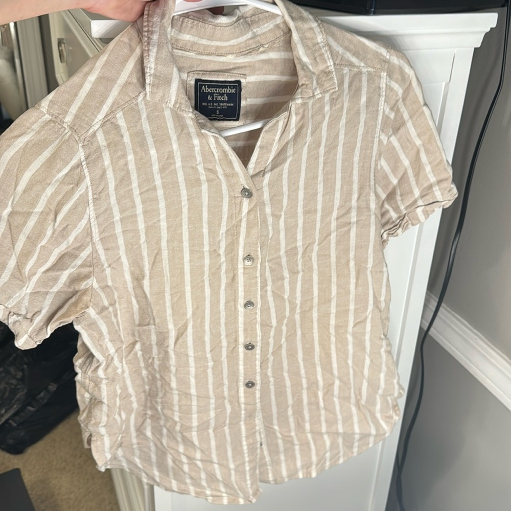 Abercrombie & Fitch button up!
